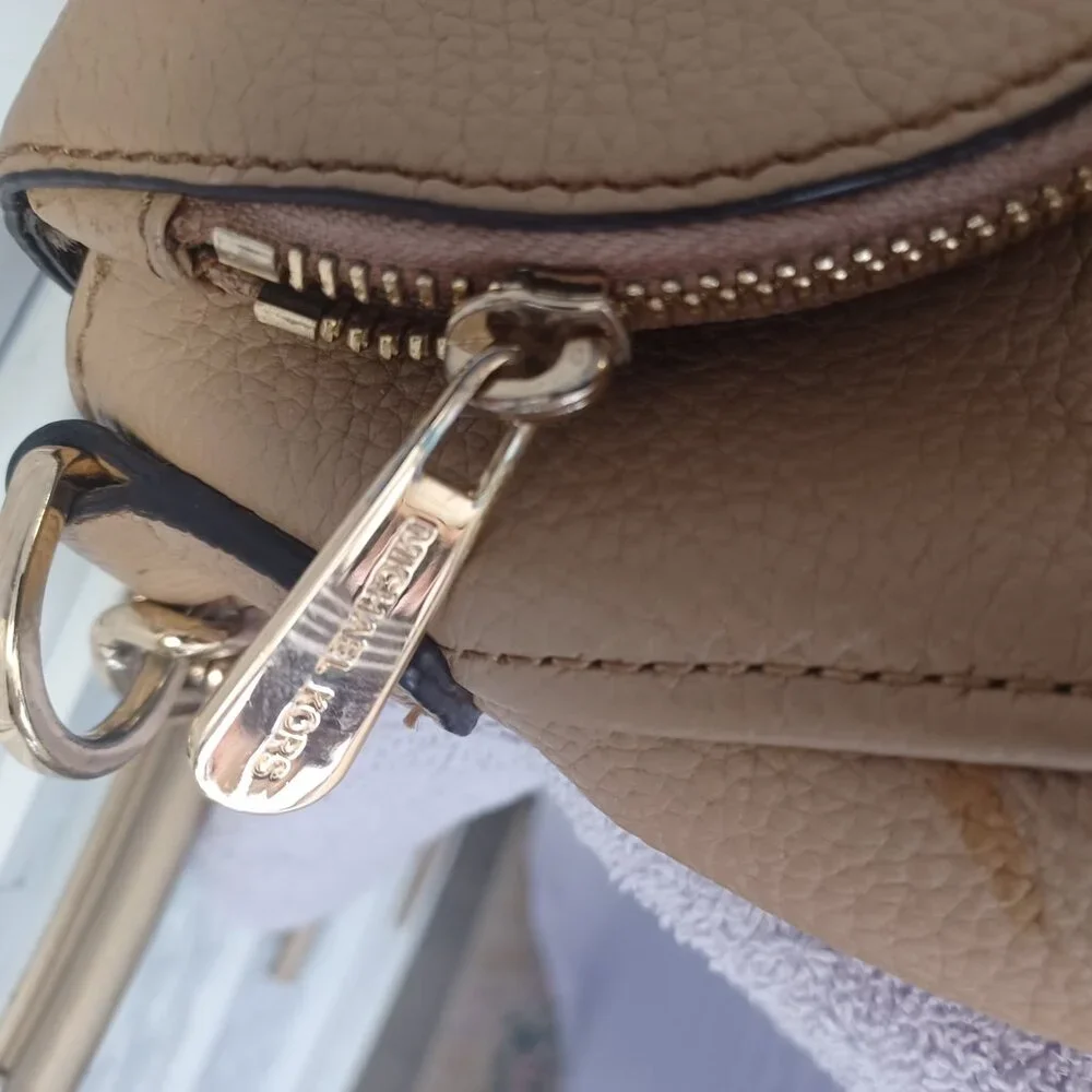 Michael Kors Bedford Cream Beige Pebbled Leather Crossbody Bag - Picture 9 of 13